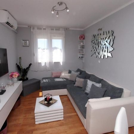 Apartman *Sanja* Omis Apartment Exterior photo