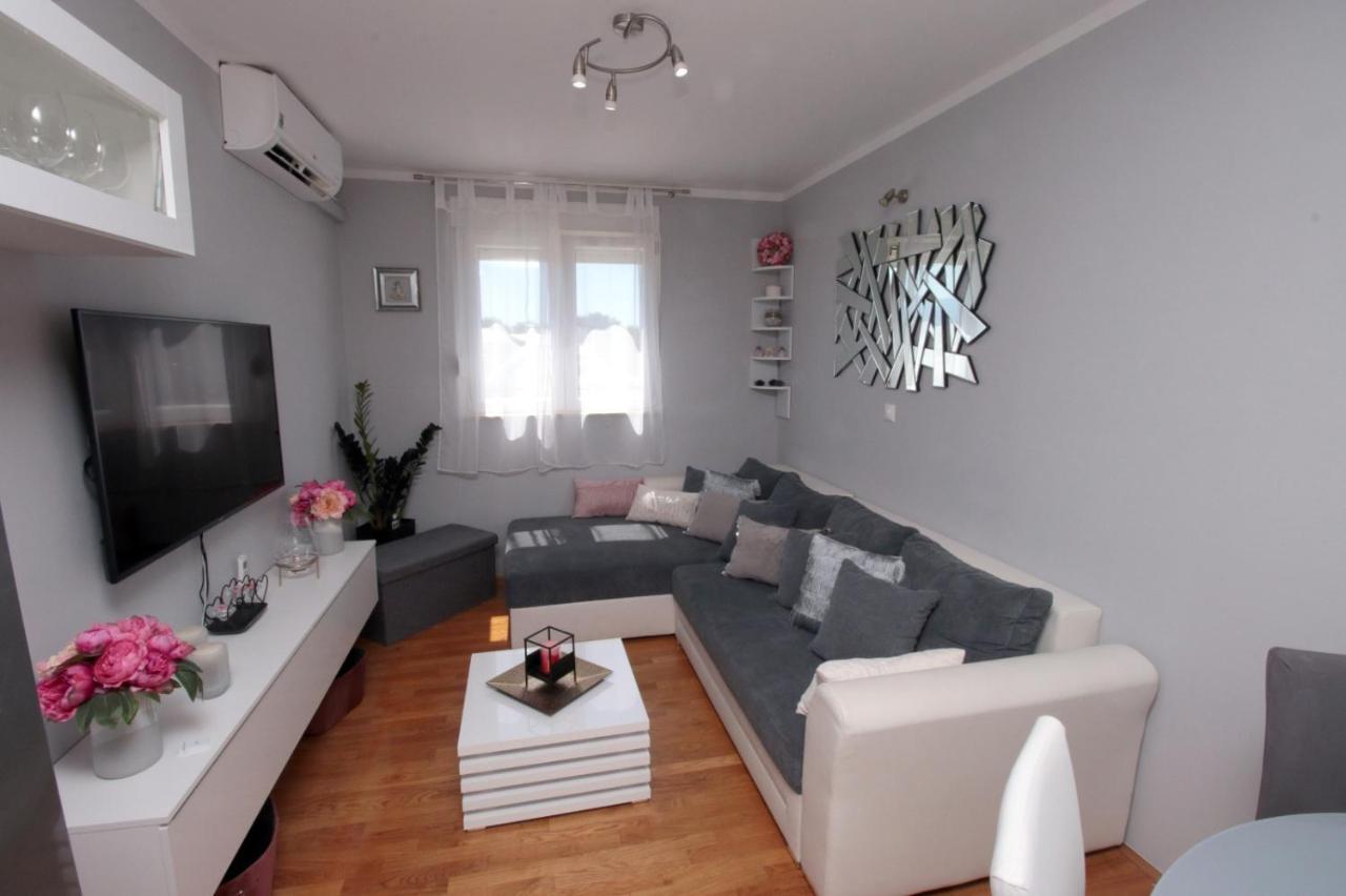 Apartman *Sanja* Omis Apartment Exterior photo