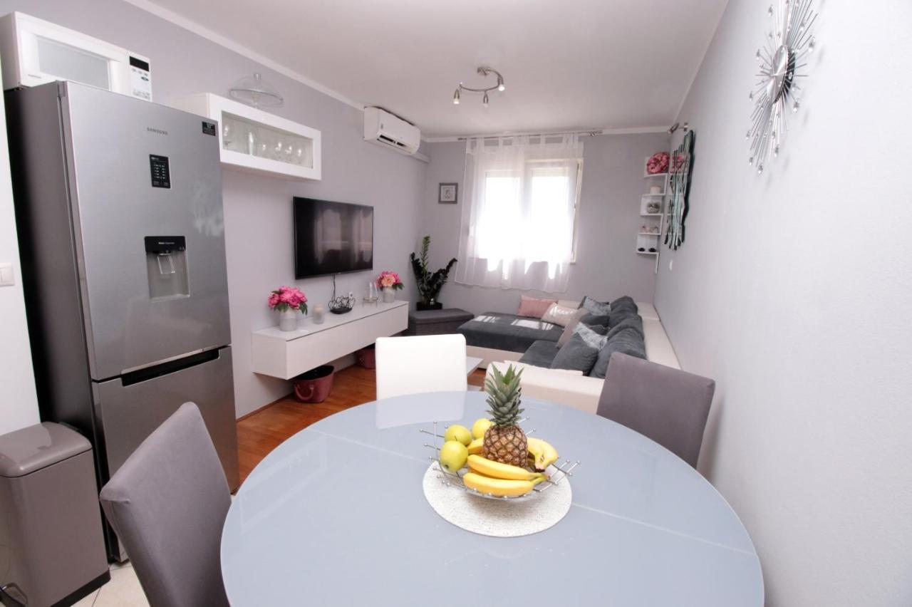 Apartman *Sanja* Omis Apartment Exterior photo