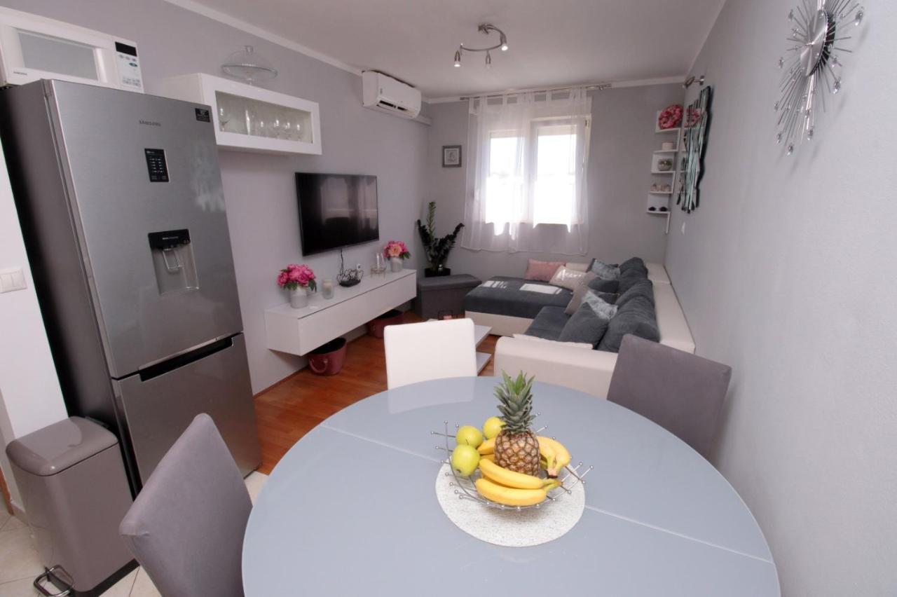 Apartman *Sanja* Omis Apartment Exterior photo